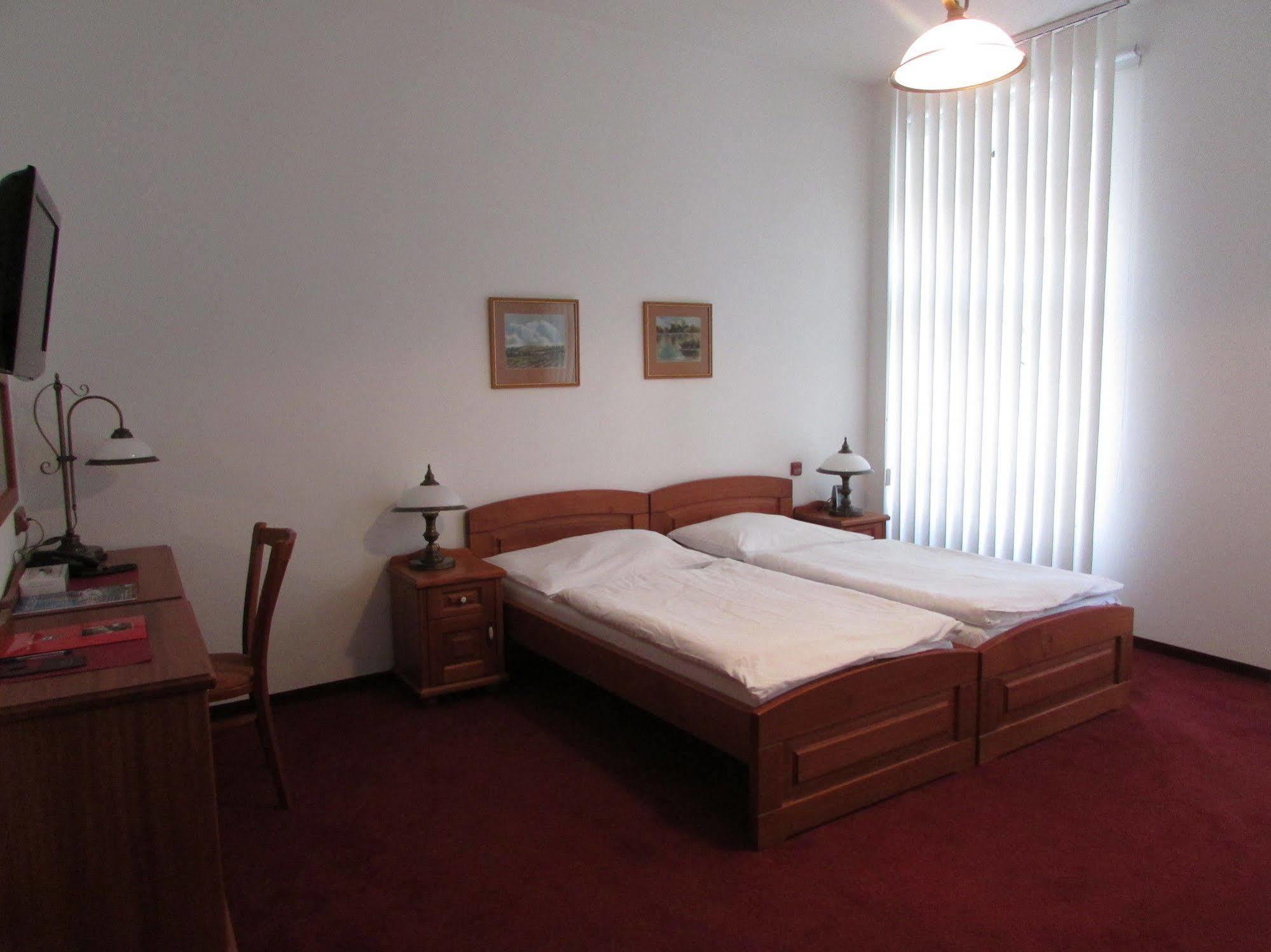 Hotel Pegas Brno Esterno foto